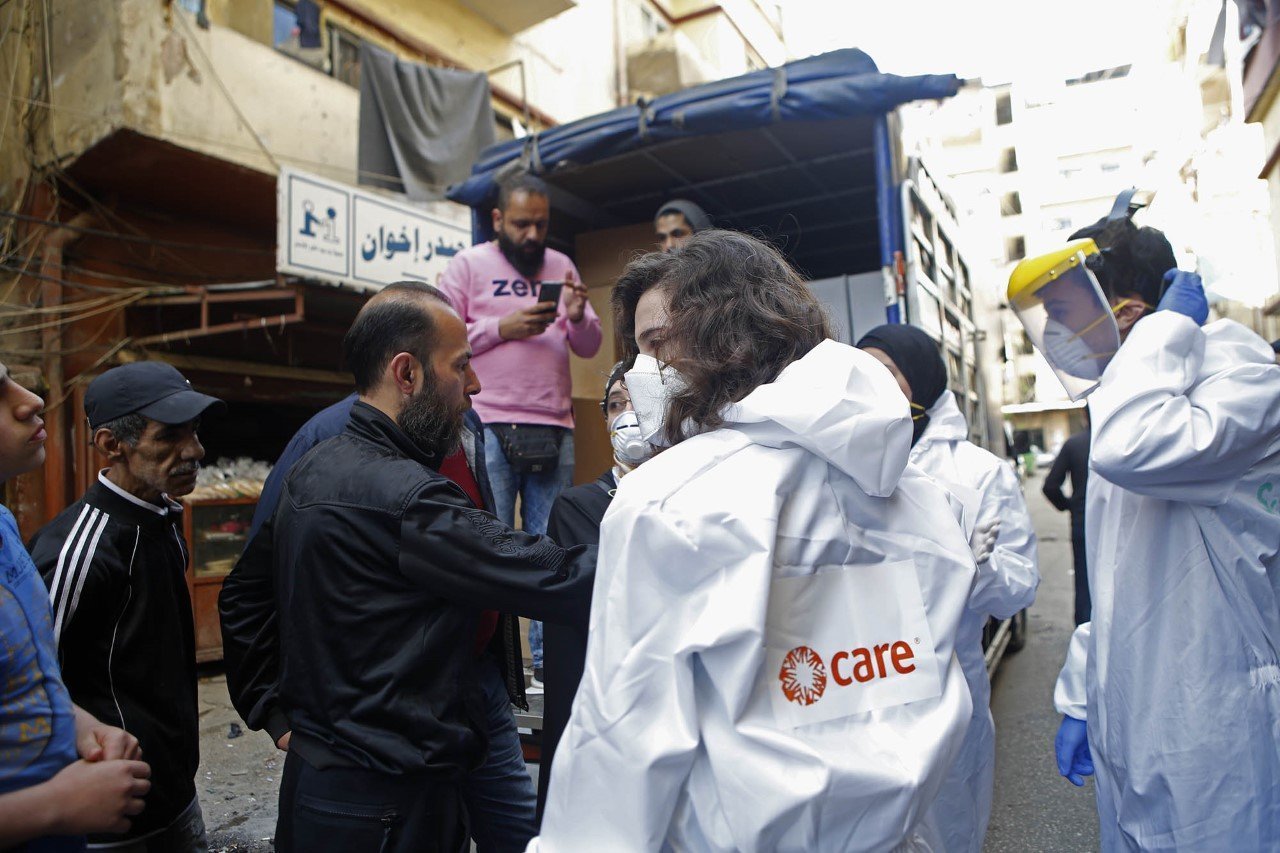 As part of CARE’s response to COVID-19 in Lebanon and to prevent further spread of the virus, CARE staff fill vans with food parcels and hygiene items, in partnership with Lebanese NGO Sanabel al-Nour. 