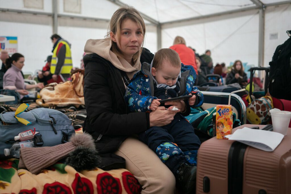Natasha, and her son 2 year old Artem at a border crossing. Lucy Beck/CARE