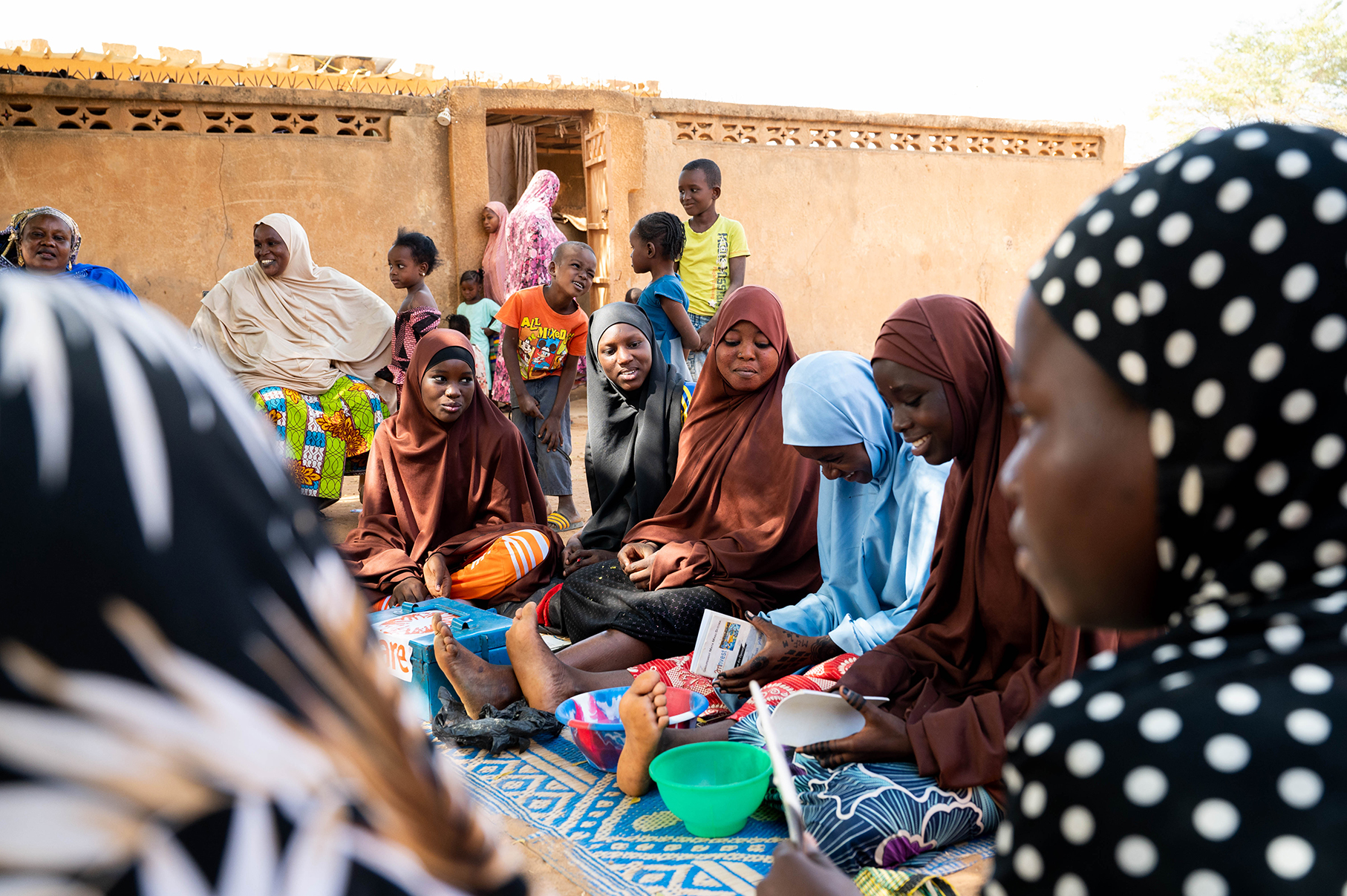 A group of youth entrepreneurs that meet every week after school in Niamey, Nigeria. Ylva Seiff Berge/CARE Norway