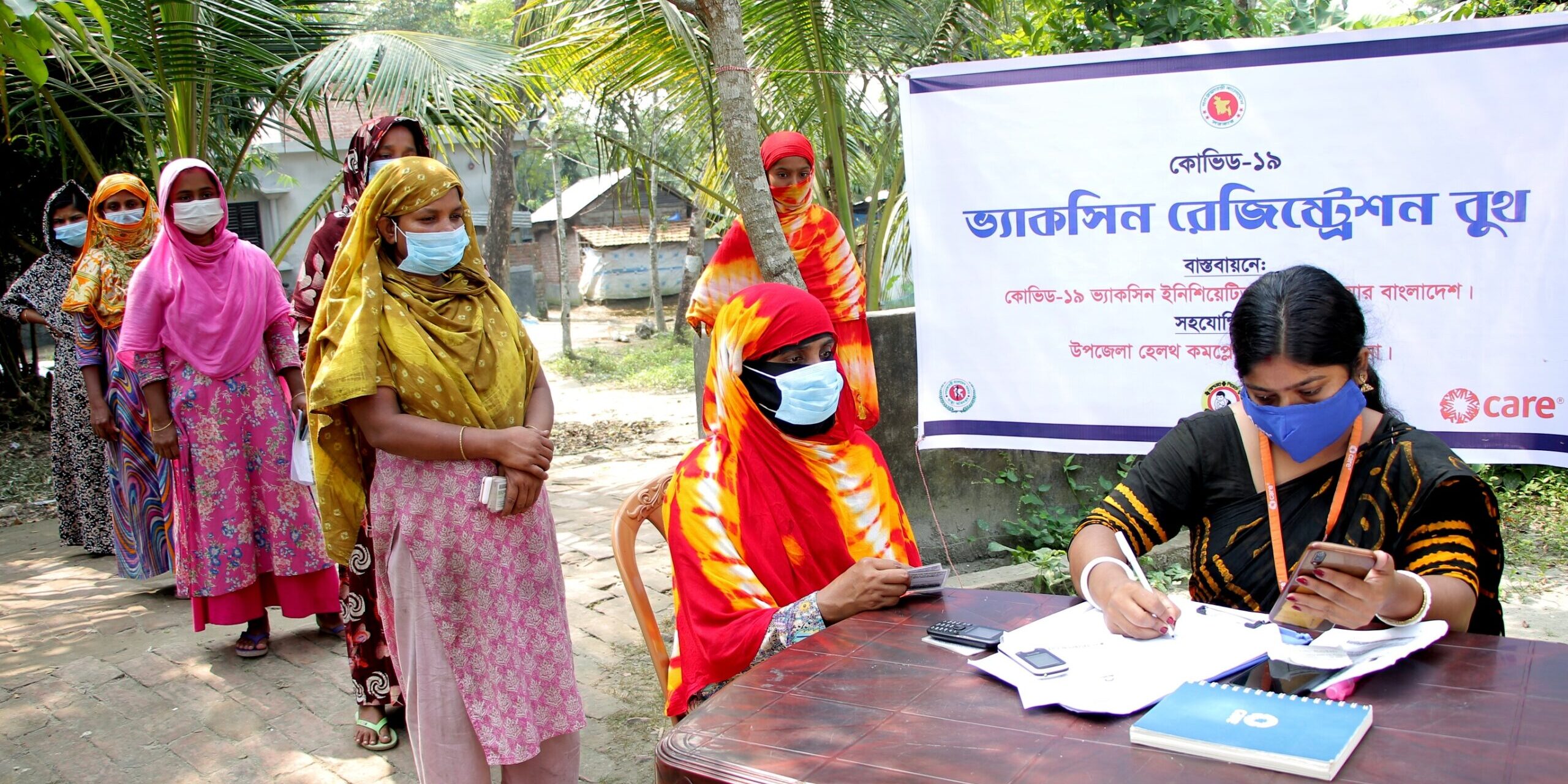 Une campagne de vaccination contre la COVID-19 au Bangladesh. Asafuzzaman Captain/CARE Bangladesh