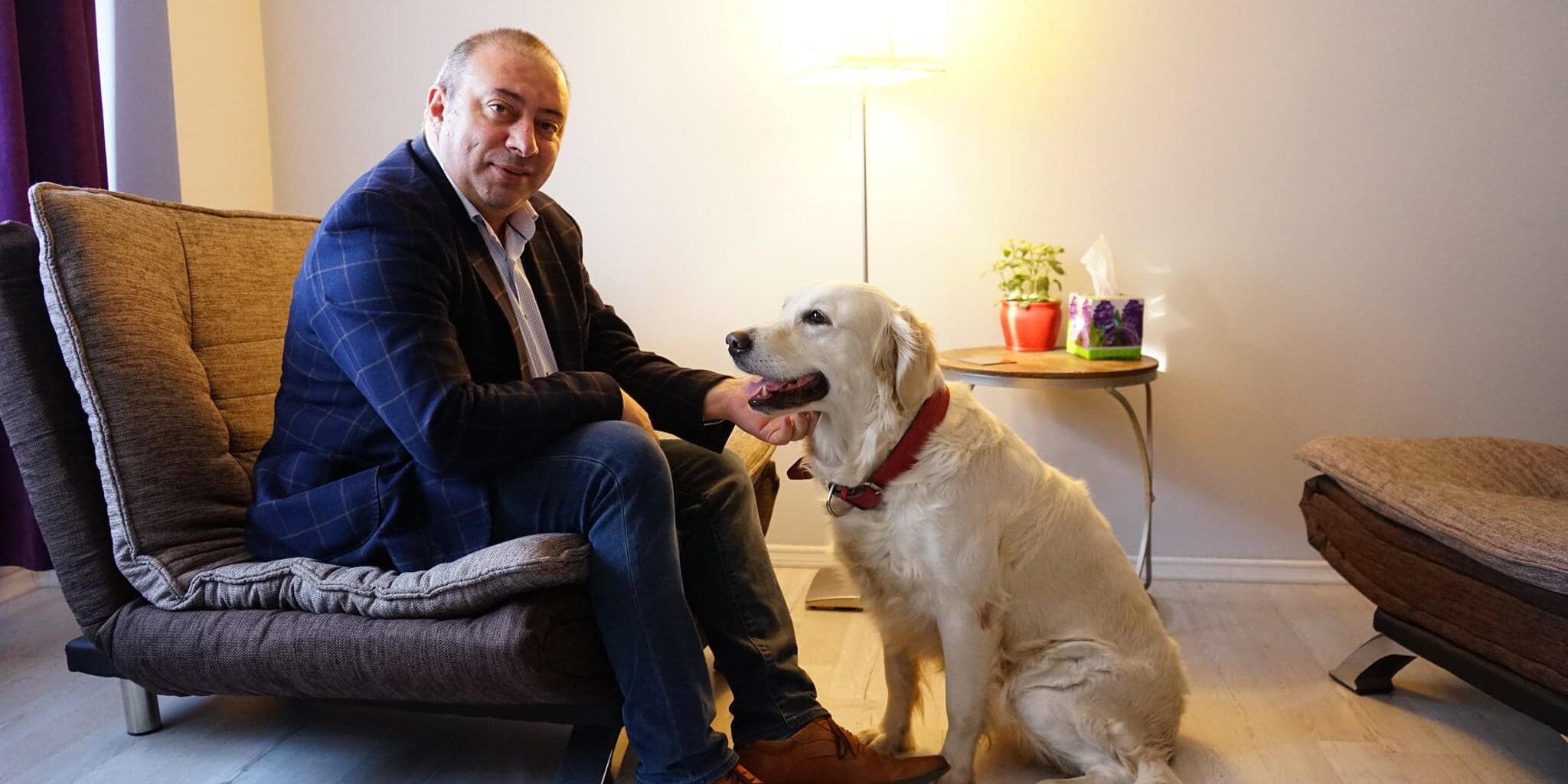 <p>Florian Koleci, a Romanian psychiatrist, in his office with a client&#039;s dog.&nbsp;</p>